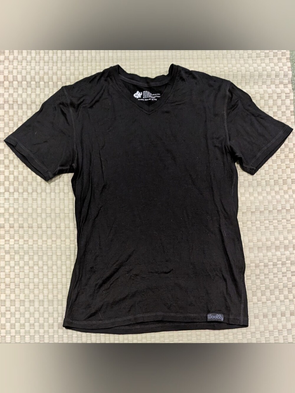 Woolly Merino Wool V-neck Short Sleeve Baselayer Shirt Black Men's Size Medium